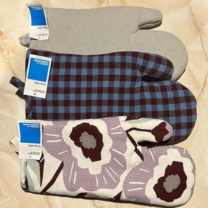 NWT 3pc Modern Oven Mitts